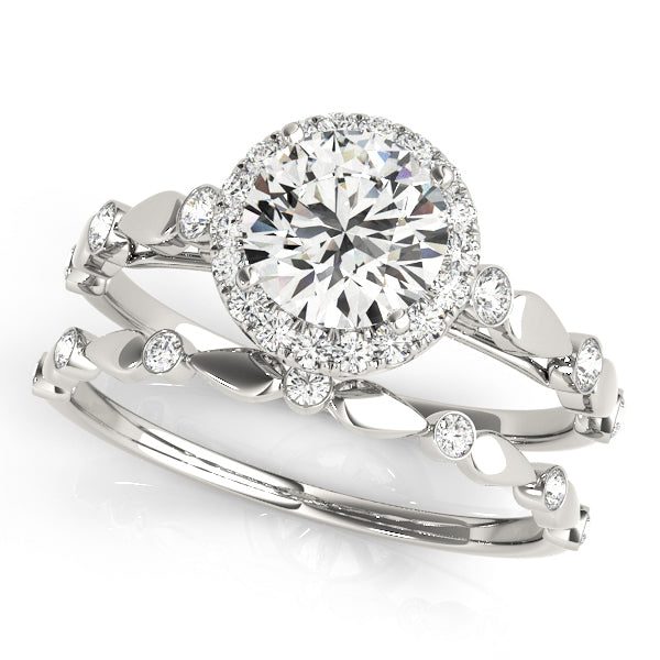 ENGAGEMENT RINGS HALO ROUND