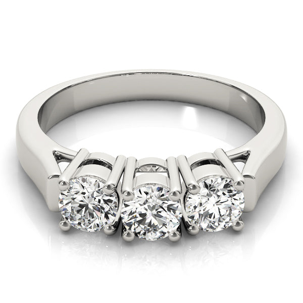 ENGAGEMENT RINGS 3 STONE ROUND