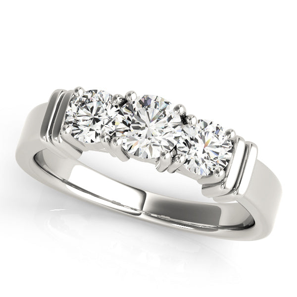 ENGAGEMENT RINGS 3 STONE ROUND